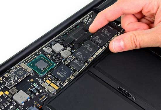 Sửa hoặc thay main laptop có mất dữ liệu không